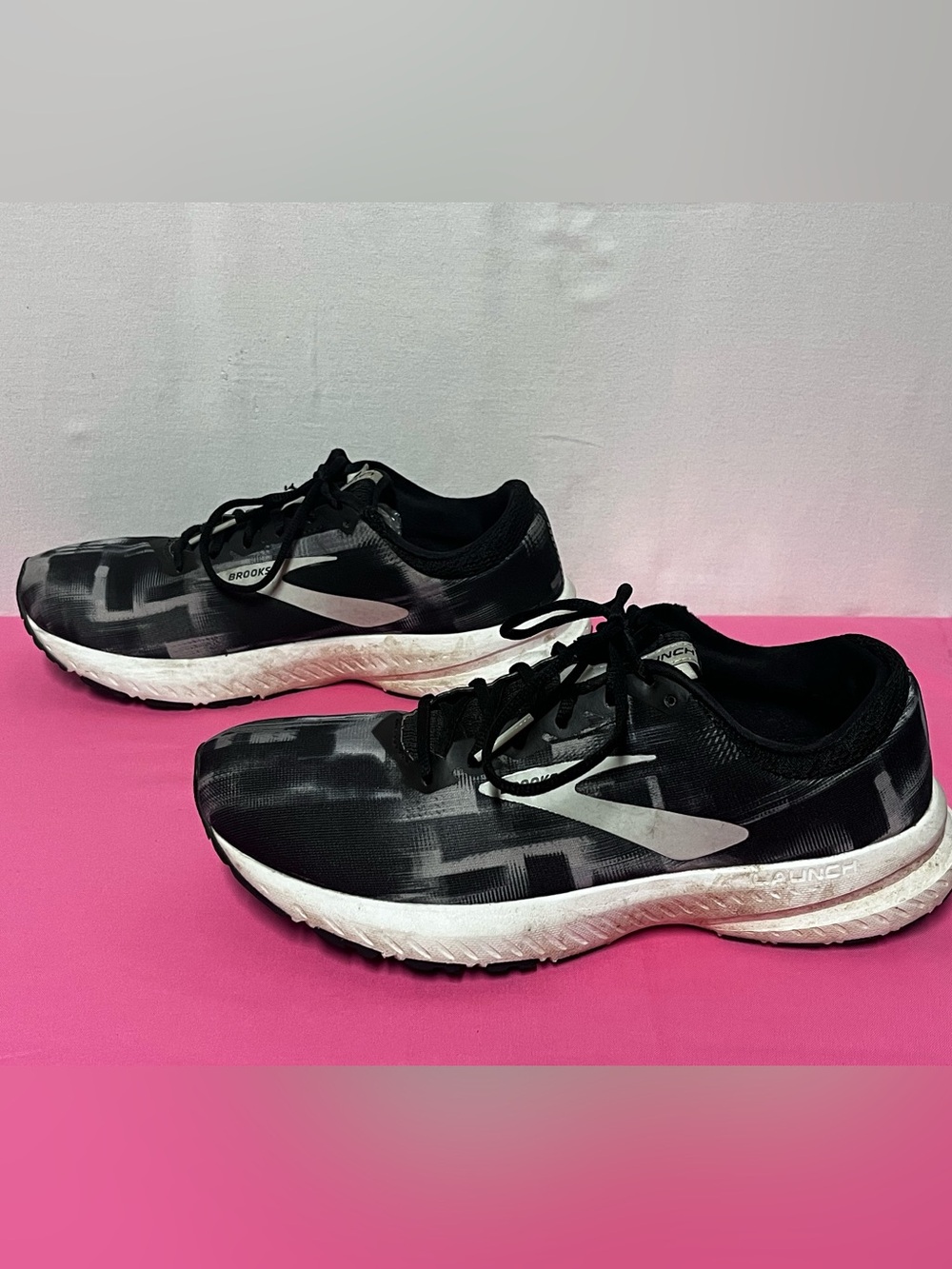Brooks Launch 6 Womens Size 8.5 Black White Running Shoes Neutral Gym Girl - Picture 10 of 12